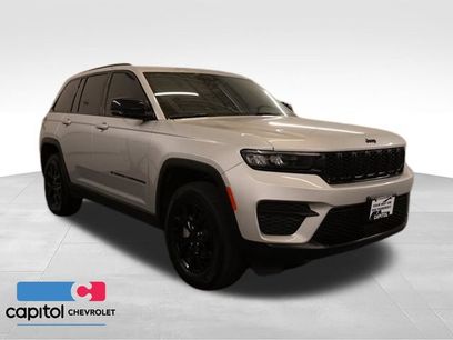 Used 2025 Jeep Grand Cherokee Altitude