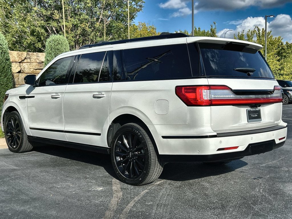 Used 2021 Lincoln Navigator L Reserve w/ Luxury Package AWD/4WD image 3