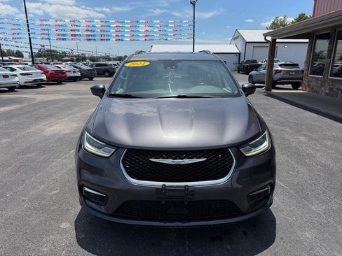 Used 2021 Chrysler Pacifica Touring-L FWD image 10