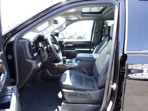 Used 2025 GMC Sierra 1500 Elevation w/ Elevation Premium Package AWD/4WD image 19