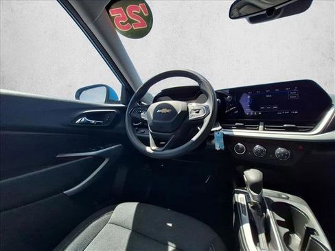 Used 2025 Chevrolet Trax LS w/ LS Convenience Package FWD image 7