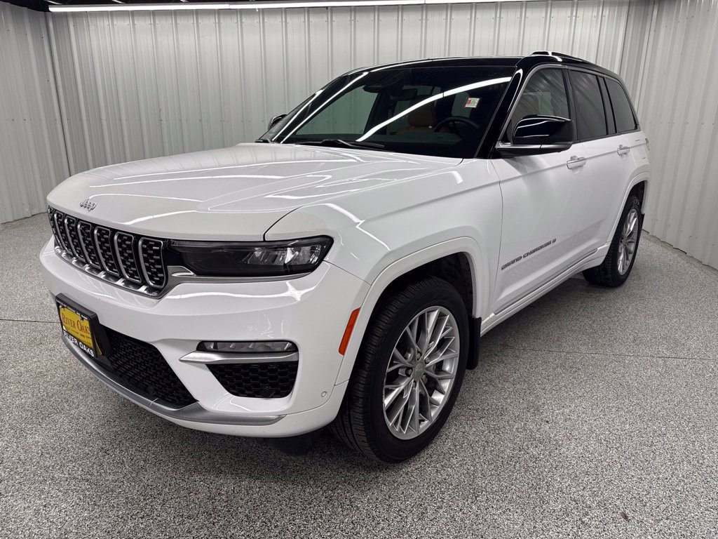 Used 2025 Jeep Grand Cherokee Summit w/ MOPAR Finishing Package AWD/4WD image 3