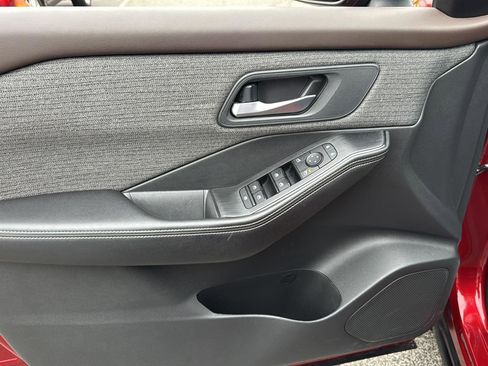 Used 2021 Nissan Rogue SV image 14