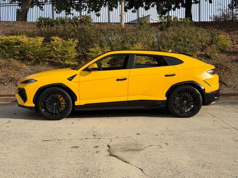 Used 2025 Lamborghini Urus SE image 6