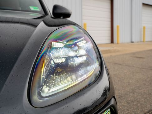 Certified 2025 Porsche Macan image 11