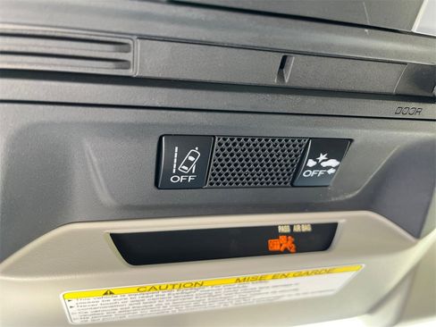 Used 2023 Subaru Crosstrek 2.0i image 22