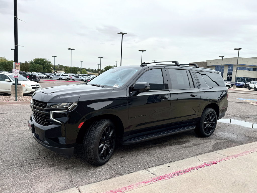 Used 2023 Chevrolet Suburban RST w/ Luxury Package AWD/4WD image 4