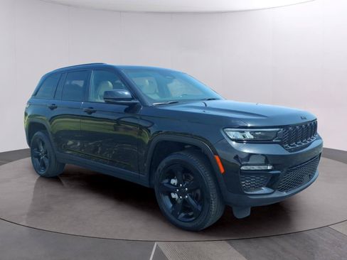 Used 2025 Jeep Grand Cherokee Limited w/ Black Appearance Package RWD image 7