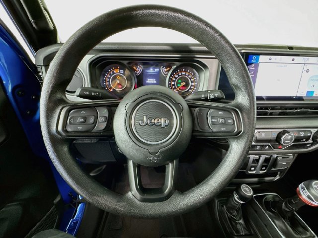 Used 2025 Jeep Wrangler Sport AWD/4WD image 15