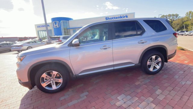 Used 2024 Honda Pilot EX-L image 6