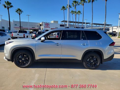 Used 2024 Toyota Grand Highlander image 7