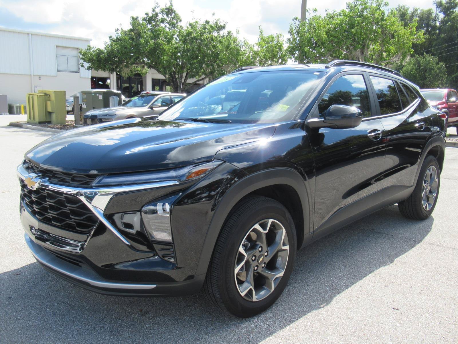 Used 2025 Chevrolet Trax LT w/ Driver Confidence Package FWD image 3