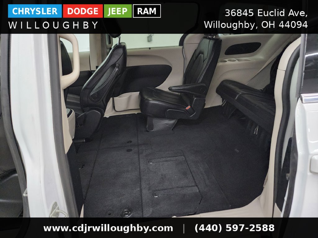 Used 2024 Chrysler Pacifica Touring-L FWD image 31