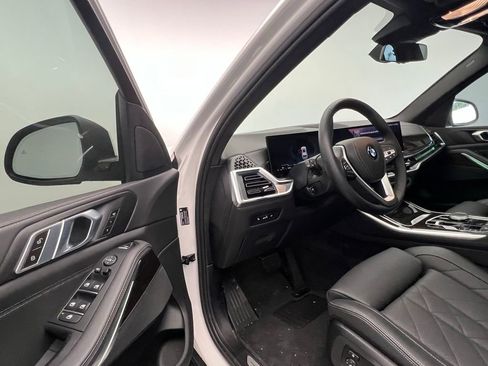 Certified 2024 BMW X5 xDrive40i w/ Parking Assistance Package AWD/4WD image 22