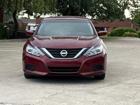 Used 2017 Nissan Altima 2.5 S w/ Power Driver Seat Package FWD image 2