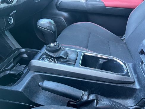 Used 2018 Toyota Tacoma SR5 image 31