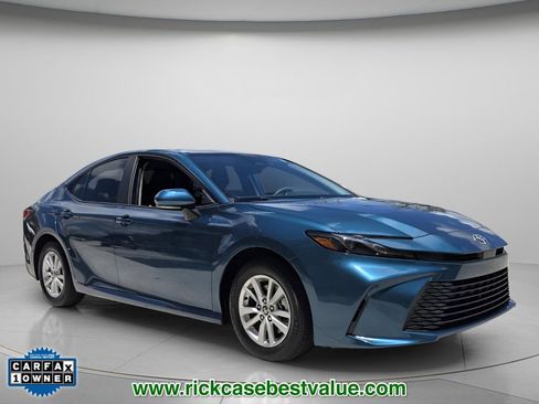 Used 2025 Toyota Camry LE FWD image 9