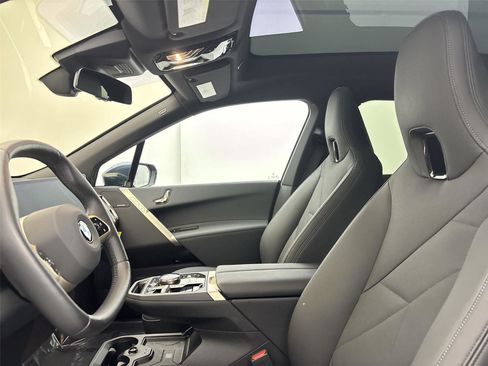 Used 2026 BMW iX xDrive60 w/ Dynamic Handling Package image 24