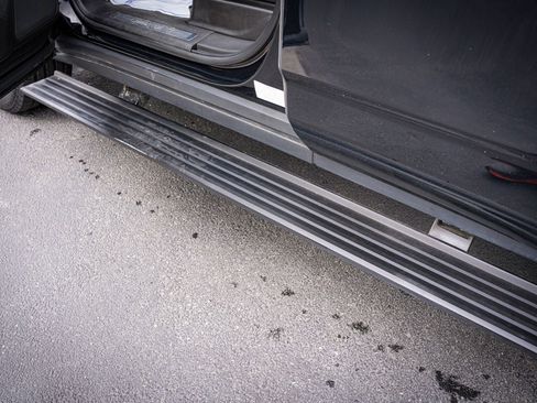 Used 2022 Chevrolet Tahoe Premier AWD/4WD image 11