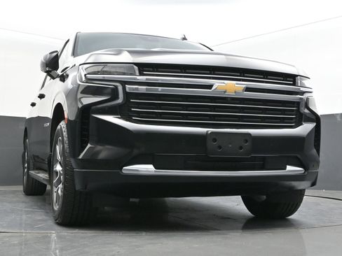 Used 2023 Chevrolet Suburban LT w/ Luxury Package image 45
