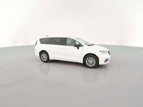 New 2026 Chrysler Pacifica Limited image 15