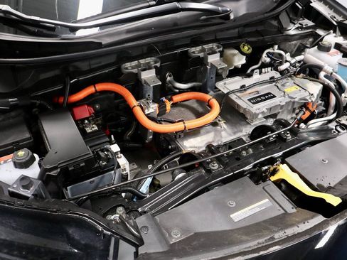 Certified 2023 Nissan Ariya AWD image 17