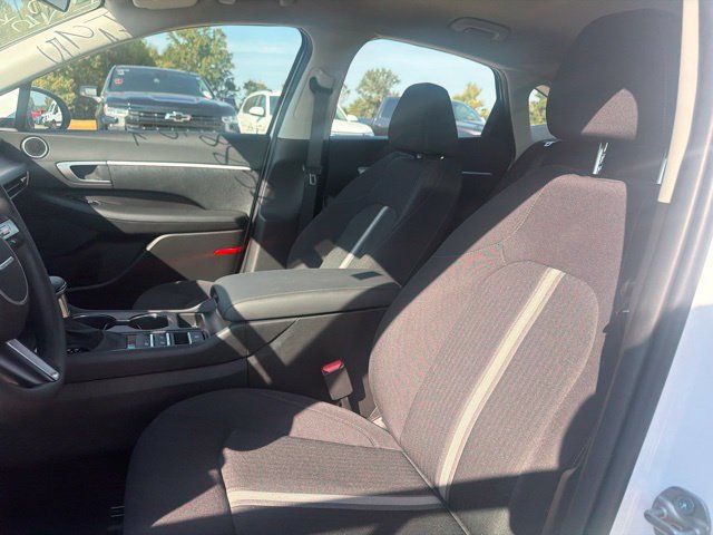 Used 2025 Hyundai Sonata SE FWD image 17