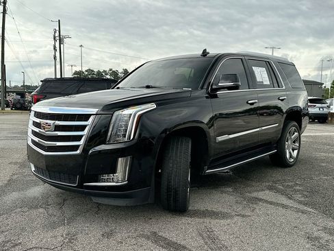 Used 2019 Cadillac Escalade Luxury RWD image 2