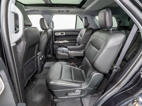 Used 2022 Ford Explorer XLT w/ Equipment Group 202A image 32