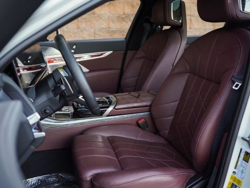 Used 2023 BMW i7 xDrive60 image 22