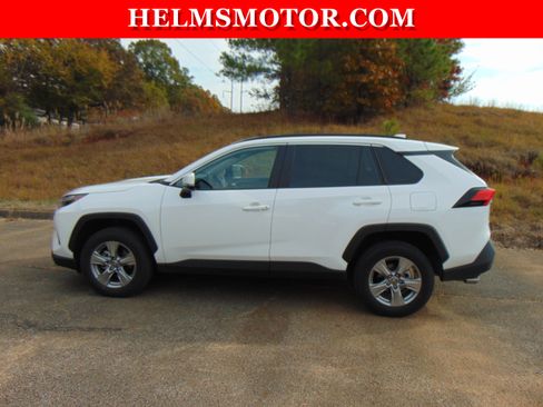 Used 2025 Toyota RAV4 XLE image 3