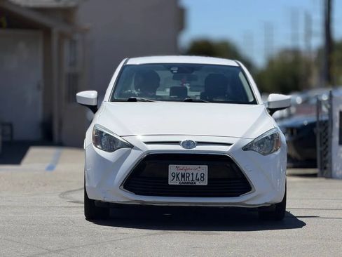 Used 2017 Toyota Yaris iA FWD image 2