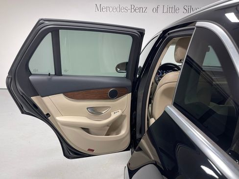 Used 2022 Mercedes-Benz GLC 300 4MATIC image 23