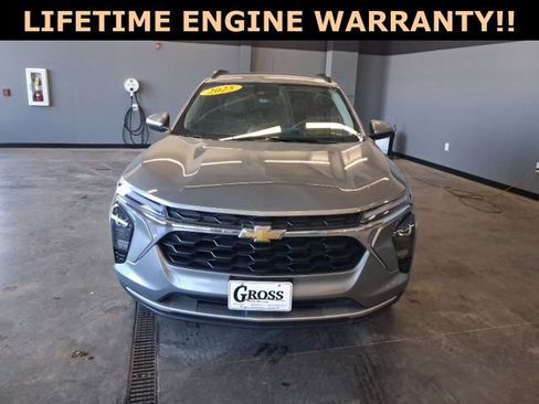 Used 2025 Chevrolet Trax LT image 3