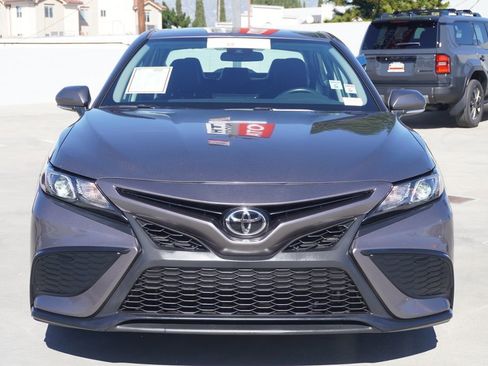 Certified 2022 Toyota Camry SE image 3
