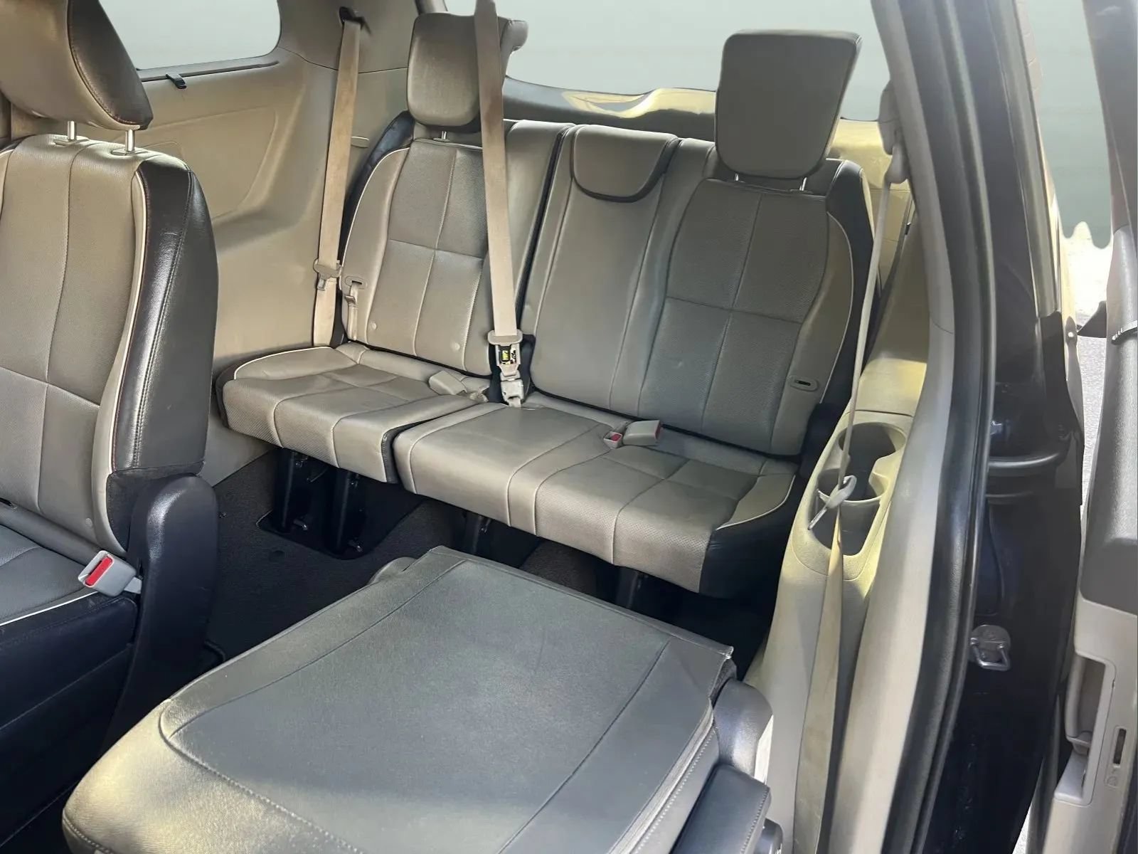 Used 2018 Kia Sedona LX w/ LX Essentials Premium Package FWD image 10