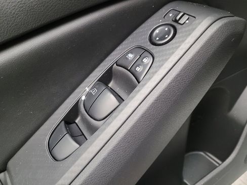 Used 2025 Nissan Altima 2.5 SV FWD image 27