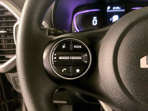 Certified 2025 Kia Soul LX w/ LX Technology Package image 18