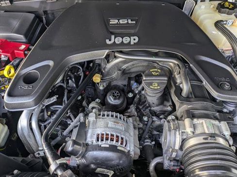 Used 2019 Jeep Wrangler Unlimited Sahara image 21