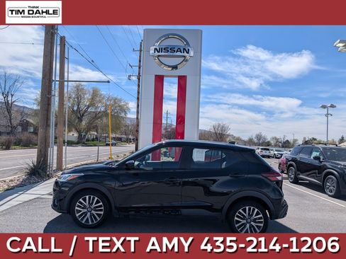Used 2021 Nissan Kicks SV FWD image 1
