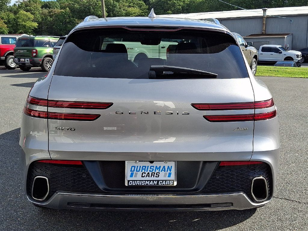 Used 2025 Genesis GV70 2.5T AWD/4WD image 5