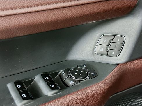 Used 2024 Ford Expedition Limited image 15