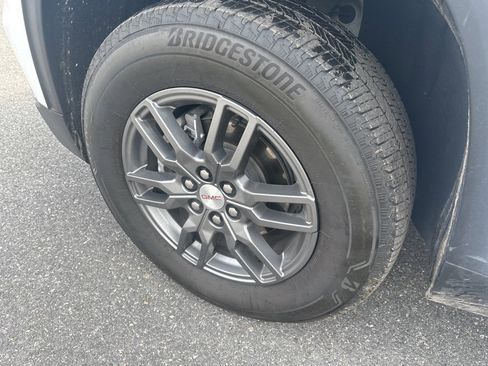 Used 2025 GMC Acadia Elevation image 9