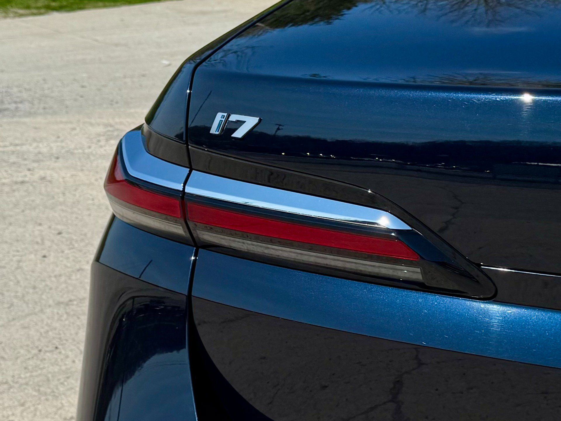 Used 2025 BMW i7 eDrive50 w/ Executive Package RWD image 87