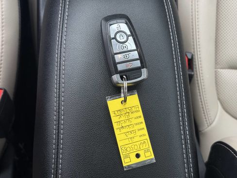 Used 2021 Ford Escape SEL w/ Technology Package AWD/4WD image 28