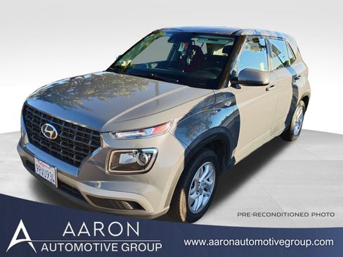 Used 2021 Hyundai Venue SE image 1