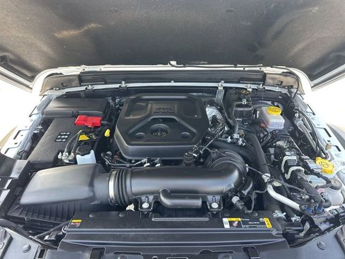 Used 2025 Jeep Wrangler Unlimited Rubicon w/ Convenience Group image 29