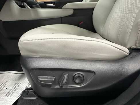 Used 2025 Toyota Grand Highlander AWD image 12
