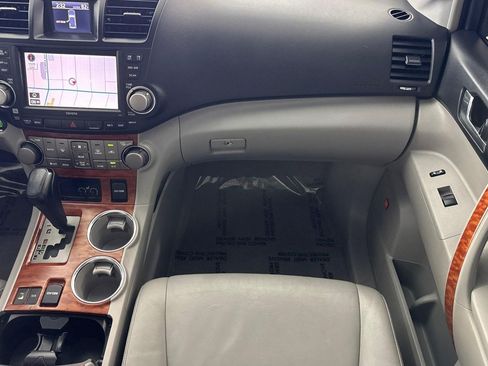 Used 2010 Toyota Highlander Limited AWD/4WD image 32