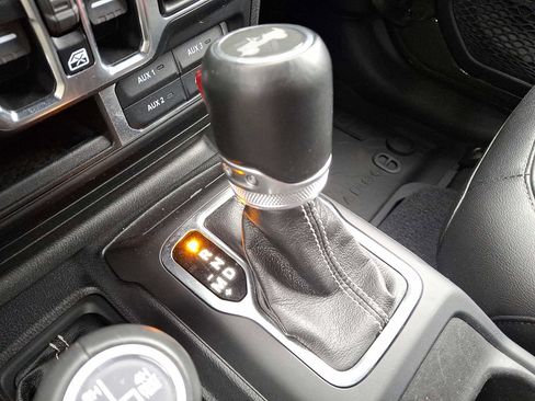 Used 2021 Jeep Wrangler Unlimited Sahara w/ Cold Weather Group image 14